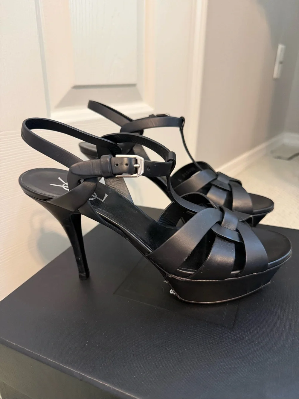 Saint Laurent Black Knotted T-Strap Platform Sandals - Picture 5 of 10